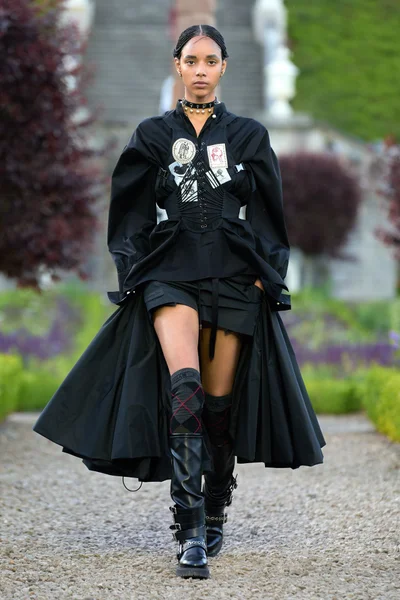 Look 11